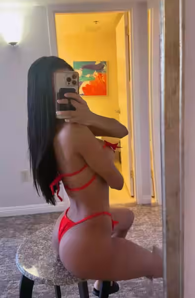 Escort Dani De La Cruz in Minneapolis, MN