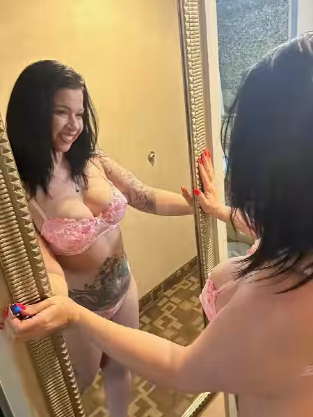 Vicky / Vicki - Escort in Schaumburg, IL