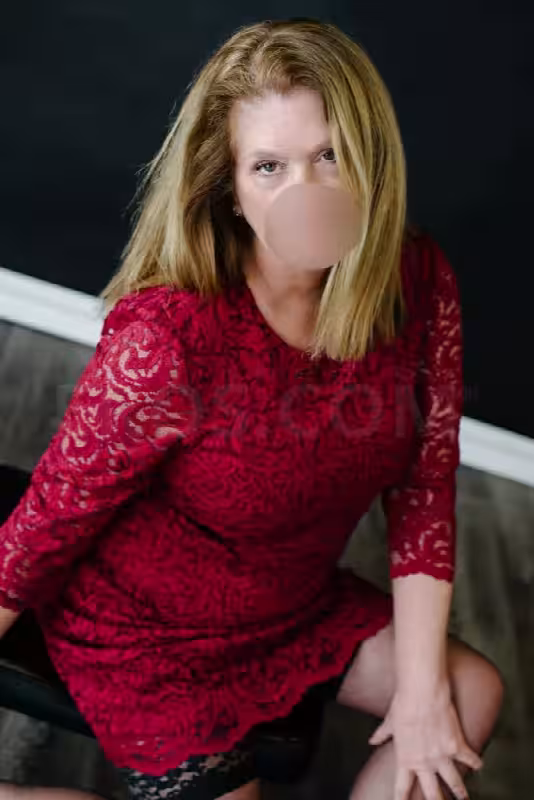 companion Lauren Goode in Naperville, IL